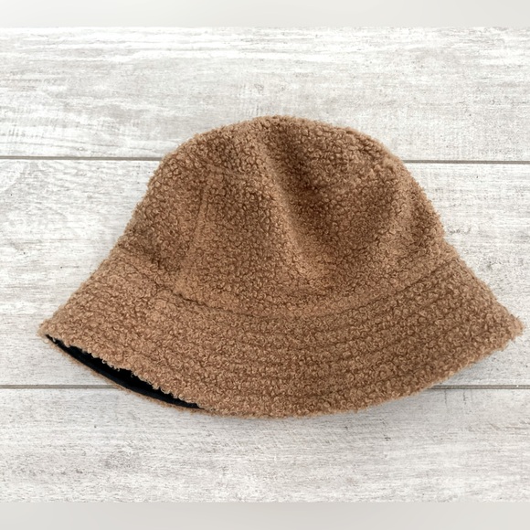 NWOT Danier Leather Reversible Bucket Hat - Picture 4 of 5